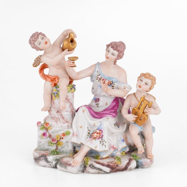 Gruppo allegorico.<BR>Probabilmente Napoli, XX secolo.  - Asta Maioliche, Porcellane e Vetri - Associazione Nazionale - Case d'Asta italiane