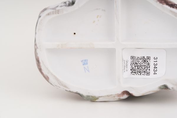 Gruppo allegorico.<BR>Probabilmente Napoli, XX secolo.  - Asta Maioliche, Porcellane e Vetri - Associazione Nazionale - Case d'Asta italiane