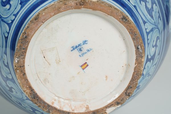 Vaso biansato.<BR>Spagna, Manifattura Talavera, XX secolo.  - Asta Maioliche, Porcellane e Vetri - Associazione Nazionale - Case d'Asta italiane