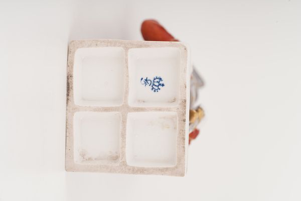 Figurina di ufficiale.<BR>Germania, Turingia, Manifattura di Sitzendorf, XX secolo.  - Asta Maioliche, Porcellane e Vetri - Associazione Nazionale - Case d'Asta italiane