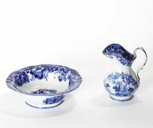 Brocca con catino.<BR>Milano, Societ� Ceramica Richard, verso il 1900.  - Asta Maioliche, Porcellane e Vetri - Associazione Nazionale - Case d'Asta italiane