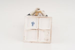 Figurina di corazziere.<BR>Germania, Turingia, Manifattura di Sitzendorf, XX secolo.  - Asta Maioliche, Porcellane e Vetri - Associazione Nazionale - Case d'Asta italiane