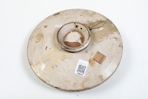 Due piatti e un'alzatina.<BR>Italia, XVIII secolo.  - Asta Maioliche, Porcellane e Vetri - Associazione Nazionale - Case d'Asta italiane