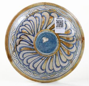 Piatto.<BR>Deruta, XIX o XX secolo.  - Asta Maioliche, Porcellane e Vetri - Associazione Nazionale - Case d'Asta italiane