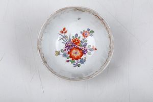 Tazza con piattino.<BR>Meissen, 1735-1740 circa.  - Asta Maioliche, Porcellane e Vetri - Associazione Nazionale - Case d'Asta italiane