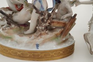 Quattro sculture e due gruppi.<BR>Germania, XX secolo.  - Asta Maioliche, Porcellane e Vetri - Associazione Nazionale - Case d'Asta italiane