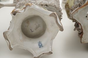 Quattro sculture e due gruppi.<BR>Germania, XX secolo.  - Asta Maioliche, Porcellane e Vetri - Associazione Nazionale - Case d'Asta italiane