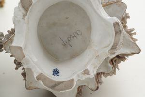 Quattro sculture e due gruppi.<BR>Germania, XX secolo.  - Asta Maioliche, Porcellane e Vetri - Associazione Nazionale - Case d'Asta italiane