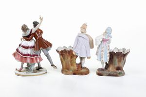 Una scatola e tre figurine.<BR>Nove, XIX secolo e Germania XX secolo.  - Asta Maioliche, Porcellane e Vetri - Associazione Nazionale - Case d'Asta italiane