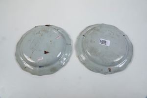 Coppia di piatti.<BR>Francia, XVIII secolo.  - Asta Maioliche, Porcellane e Vetri - Associazione Nazionale - Case d'Asta italiane