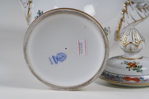 Vaso biansato, Indian Basket Multicolor.<BR>Ungheria, Manifattura Herend, XX secolo.  - Asta Maioliche, Porcellane e Vetri - Associazione Nazionale - Case d'Asta italiane