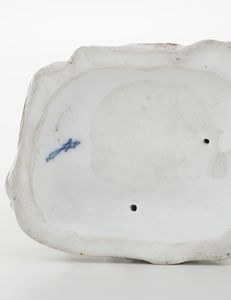 Gruppo con scena galante.<BR>Parigi, Manifattura di Marx Eugene Clauss, verso la fine del XIX secolo.  - Asta Maioliche, Porcellane e Vetri - Associazione Nazionale - Case d'Asta italiane