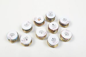 Lotto di 10 scatoline.<BR>Inghilterra, Halcyon Days Enamels, fine del XX secolo.  - Asta Maioliche, Porcellane e Vetri - Associazione Nazionale - Case d'Asta italiane