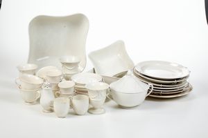 Parte di servizio. <BR>Inghilterra, Wedgwood, XIX-XX secolo.  - Asta Maioliche, Porcellane e Vetri - Associazione Nazionale - Case d'Asta italiane