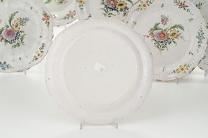 Sette piatti.<BR>Probabilmente Imola, Societ Cooperativa Ceramica, XX secolo.  - Asta Maioliche, Porcellane e Vetri - Associazione Nazionale - Case d'Asta italiane