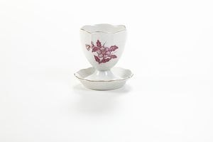 Un cofanetto a forma di uovo e un portauovo.<BR>Ungheria, Manifattura Herend, XX secolo.  - Asta Maioliche, Porcellane e Vetri - Associazione Nazionale - Case d'Asta italiane