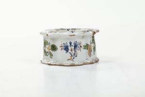 Spargi polverino.<BR>Veneto, XIX secolo.  - Asta Maioliche, Porcellane e Vetri - Associazione Nazionale - Case d'Asta italiane