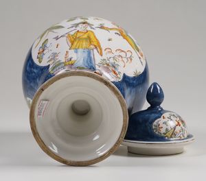 Vaso con coperchio.<BR>Probabilmente Lombardia, XX secolo.  - Asta Maioliche, Porcellane e Vetri - Associazione Nazionale - Case d'Asta italiane