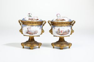 Coppia di bruciaprofumi.<BR>Dresda, 1900 circa.  - Asta Maioliche, Porcellane e Vetri - Associazione Nazionale - Case d'Asta italiane