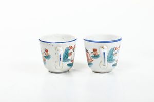 Coppia di tazze con piattino.<BR>Veneto, probabilmente Nove, XIX secolo.  - Asta Maioliche, Porcellane e Vetri - Associazione Nazionale - Case d'Asta italiane