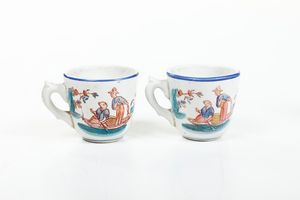 Coppia di tazze con piattino.<BR>Veneto, probabilmente Nove, XIX secolo.  - Asta Maioliche, Porcellane e Vetri - Associazione Nazionale - Case d'Asta italiane