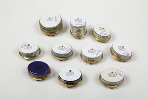 Lotto di 10 scatoline.<BR>Inghilterra, Halcyon Days Enamels, fine del XX secolo.  - Asta Maioliche, Porcellane e Vetri - Associazione Nazionale - Case d'Asta italiane