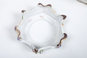 Coppia di vasi.<BR>Nove, XX secolo.  - Asta Maioliche, Porcellane e Vetri - Associazione Nazionale - Case d'Asta italiane