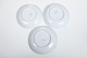 Tre tazzine con piattino. <BR>Nove, Maifattura Antonibon, XVIII secolo.  - Asta Maioliche, Porcellane e Vetri - Associazione Nazionale - Case d'Asta italiane