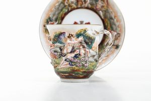 Tazza con piattino.<BR>Turingia, XX secolo.  - Asta Maioliche, Porcellane e Vetri - Associazione Nazionale - Case d'Asta italiane
