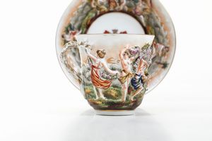 Tazza con piattino.<BR>Turingia, XX secolo.  - Asta Maioliche, Porcellane e Vetri - Associazione Nazionale - Case d'Asta italiane