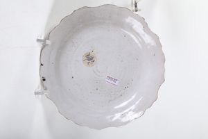 Tre piatti.<BR>Veneto, XIX secolo.  - Asta Maioliche, Porcellane e Vetri - Associazione Nazionale - Case d'Asta italiane