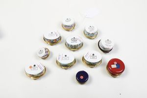 Lotto di 11 scatoline.<BR>Inghilterra, Halcyon Days Enamels, fine del XX secolo.  - Asta Maioliche, Porcellane e Vetri - Associazione Nazionale - Case d'Asta italiane