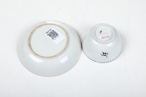 Tazza con piattino.<BR>Cina (?), XVIII-XIX secolo.  - Asta Maioliche, Porcellane e Vetri - Associazione Nazionale - Case d'Asta italiane