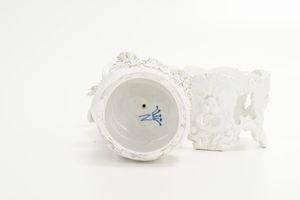 Gruppo con base.<BR>Veneto, XIX secolo.<BR>  - Asta Maioliche, Porcellane e Vetri - Associazione Nazionale - Case d'Asta italiane