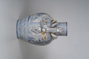 Vaso biansato. <BR>Liguria (?), inizio del XX secolo.  - Asta Maioliche, Porcellane e Vetri - Associazione Nazionale - Case d'Asta italiane