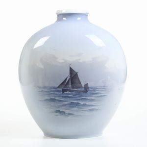 Vaso.<BR>Danimarca, Manifattura Royal Copenaghen, 1955.  - Asta Maioliche, Porcellane e Vetri - Associazione Nazionale - Case d'Asta italiane