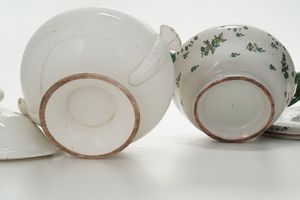 Due zuppiere, XX secolo.  - Asta Maioliche, Porcellane e Vetri - Associazione Nazionale - Case d'Asta italiane