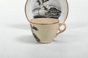Una tazza e un piattino.<BR>Inghilterra, Stoke-on-Trent, Manifattura Minton, verso il 1835.  - Asta Maioliche, Porcellane e Vetri - Associazione Nazionale - Case d'Asta italiane