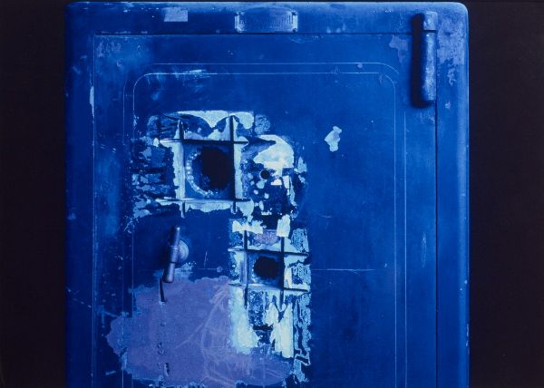 CATTELAN MAURIZIO (n. 1960) : 76.400.000 - CASSAFORTE SVALIGIATA (PART.)  - Asta Asta 499 | ARTE MODERNA E CONTEMPORANEA Virtuale - Associazione Nazionale - Case d'Asta italiane