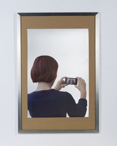 PISTOLETTO MICHELANGELO (n. 1933) : DONNA CHE FOTOGRAFA LA VENERE DEGLI STRACCI  - Asta Asta 499 | ARTE MODERNA E CONTEMPORANEA Virtuale - Associazione Nazionale - Case d'Asta italiane