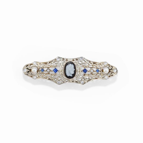 Due spille  - Asta Gioielli - Associazione Nazionale - Case d'Asta italiane