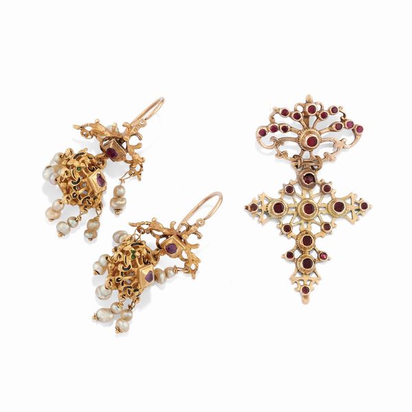 Coppia di orecchini e pendente  - Asta Gioielli - Associazione Nazionale - Case d'Asta italiane