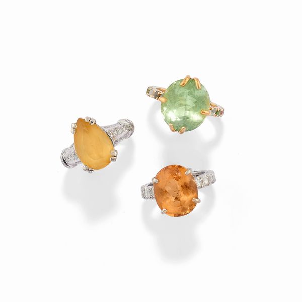 Tre anelli con pietre colorate  - Asta Gioielli - Associazione Nazionale - Case d'Asta italiane