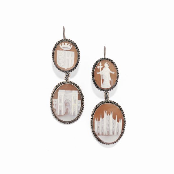 Pennisi : Due bracciali e tre coppie di orecchini pendenti con cammei  - Asta Gioielli - Associazione Nazionale - Case d'Asta italiane