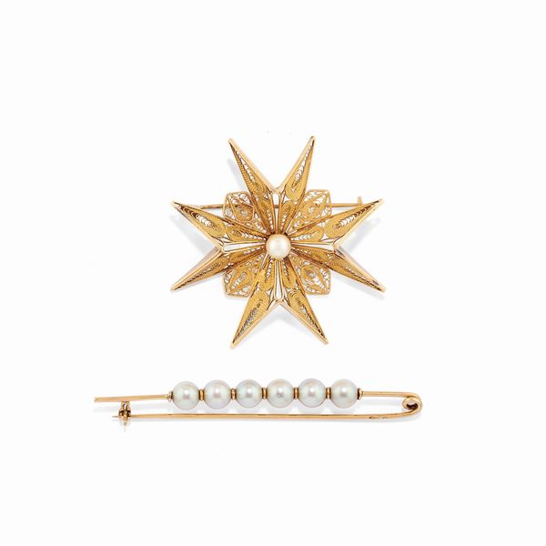 Due spille con perle coltivate  - Asta Gioielli - Associazione Nazionale - Case d'Asta italiane