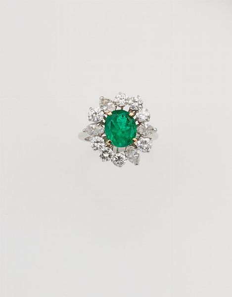 Anello con smeraldo Colombia di ct 2,25 e diamanti a contorno per ct 2,43  - Asta Fine Jewels - Associazione Nazionale - Case d'Asta italiane