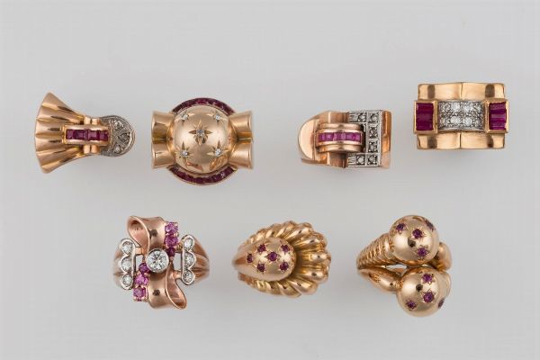 Collezione composta da sette anelli con diamanti, rubini e rubini sintetici  - Asta Fine Jewels - Associazione Nazionale - Case d'Asta italiane