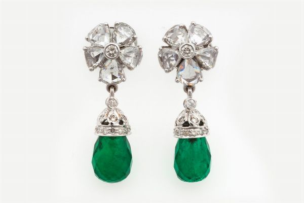 Orecchini con smeraldi taglio briolette e diamanti  - Asta Fine Jewels - Associazione Nazionale - Case d'Asta italiane