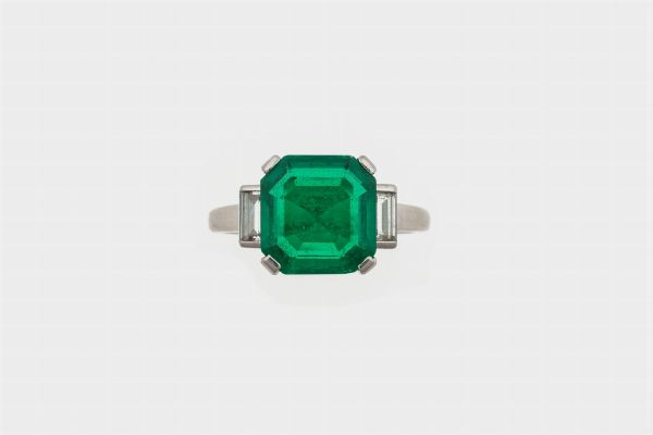 Anello con smeraldo Colombia di ct 4,45  - Asta Fine Jewels - Associazione Nazionale - Case d'Asta italiane