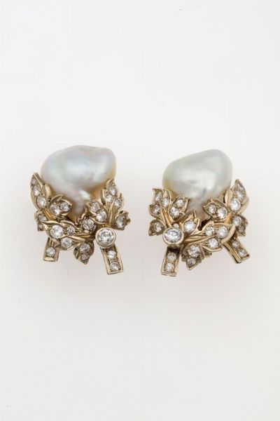 Orecchini con perle coltivate e diamanti  - Asta Fine Jewels - Associazione Nazionale - Case d'Asta italiane
